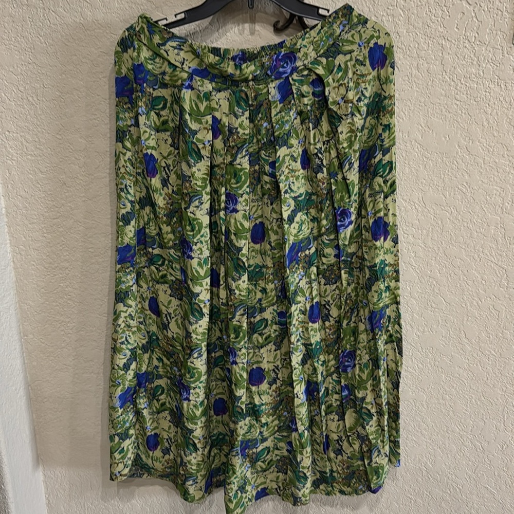Peche Excellent condition VNTG Floral Green/Blue SZ 14 Pleated Skirt